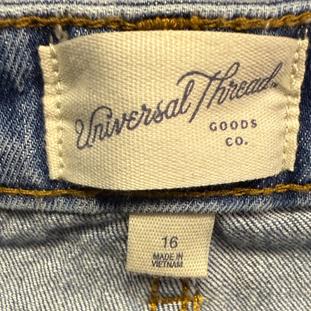 Universal Thread Blue Jean Shorts - Picture 2 of 4